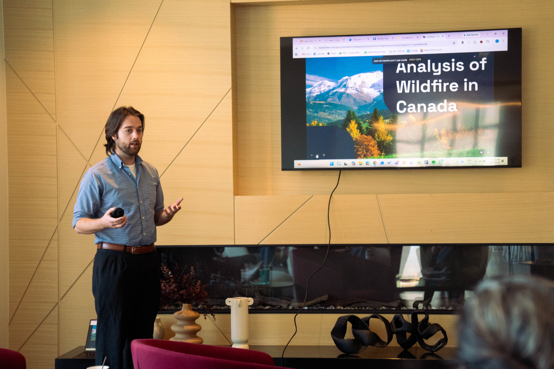 David Hunter presenting his wildfire analysis at The Modern Agora
